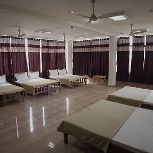 10-Bed Mixed Dormitory Room